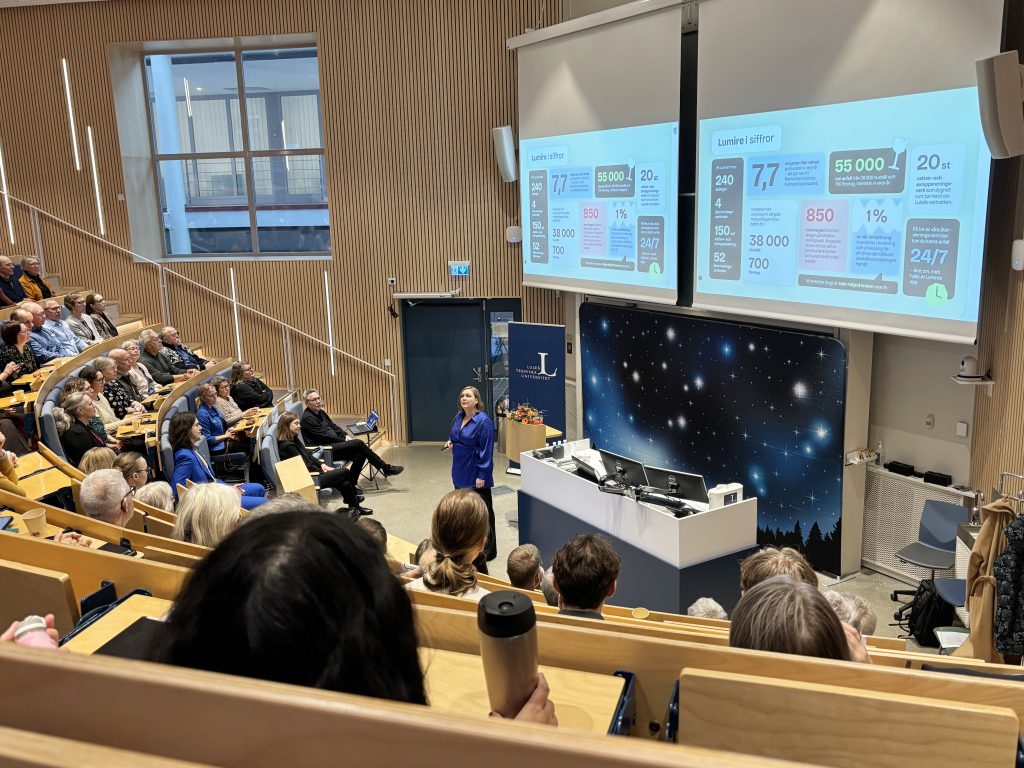 Petra Viklund håller sin hedersdoktorsföreläsning i LKAB-salen på Luleå tekniska universitet, LTU.