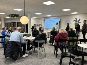 Foto. Deltagare på informationsmöte om Hantverksvägen.